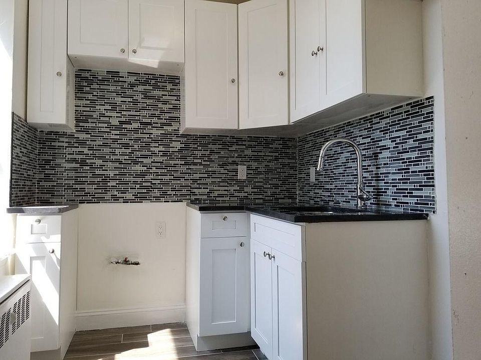 2nd image of 940 Bronx Park S #5