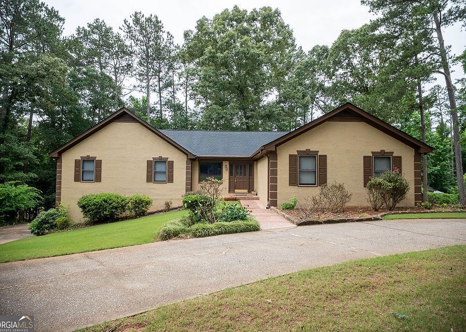 1st image of 125 Emerald Dr
