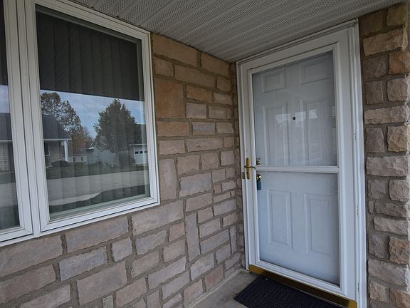 3rd image of 943 E Lawn Ave APT 23
