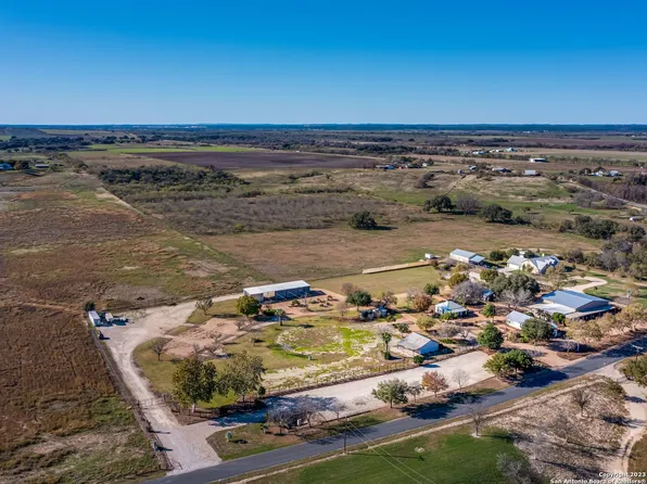 2172 County Road 271, Rio Medina, TX 78066