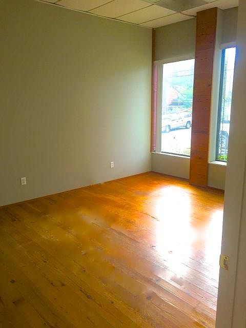 2nd image of 1117 E Market St Ste B