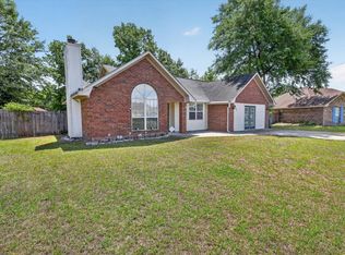 884 Darrow Ln, Hinesville, GA 31313