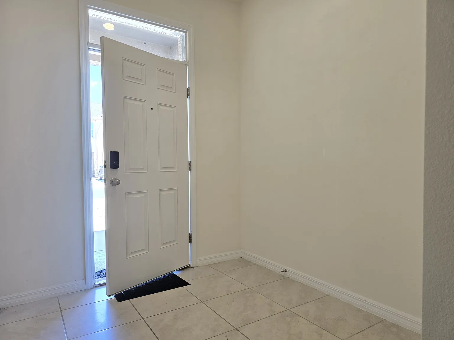 3 bed, 2.5 bath, 1673 sqft, $2,000 — Photo 4