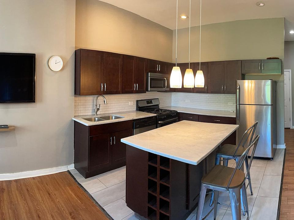 1st image of 1152 N Milwaukee Ave APT 3R