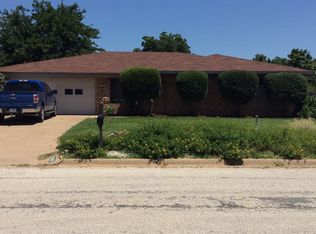 1207 Thomas Ln, Graham, TX 76450