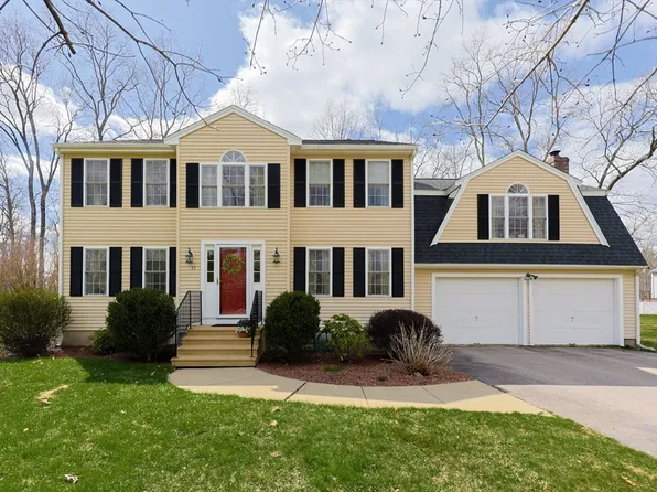 33 Hilltop Rd, Franklin, MA 02038