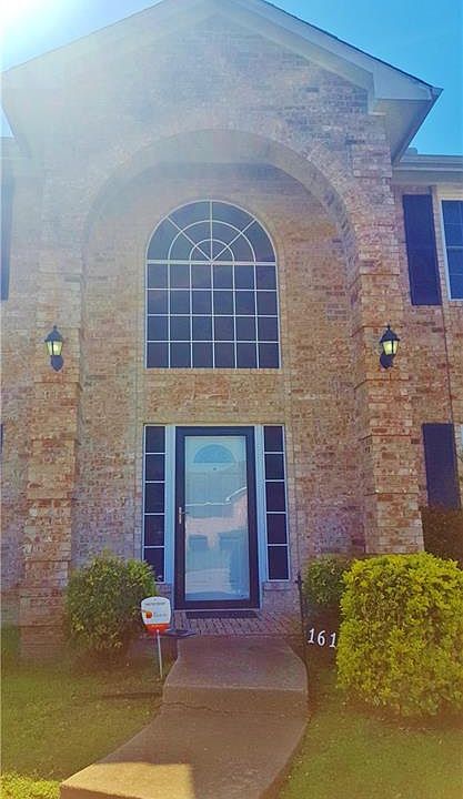 2nd image of 1613 Mockingbird Ln