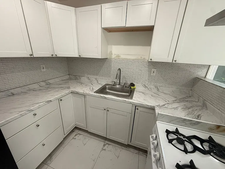 445 14th Ave #1R — Photo 11