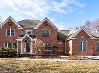 52 Goodnow Ln, Framingham, MA 01702