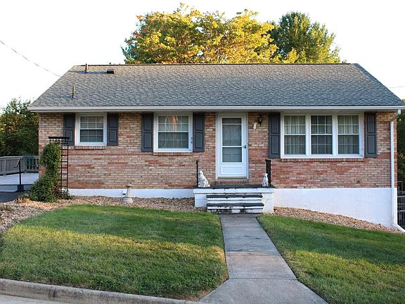 3rd image of 2208 Davis St
