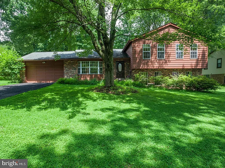 10522 Brevity Dr — Photo 1