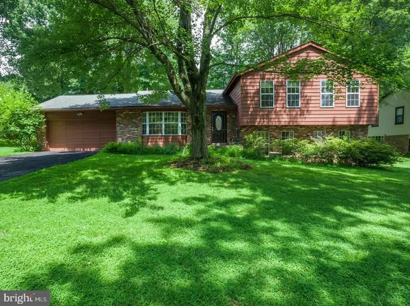 10522 Brevity Dr, Great Falls, VA 22066