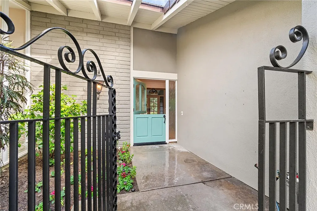 Building Photo - 554 Glorieta