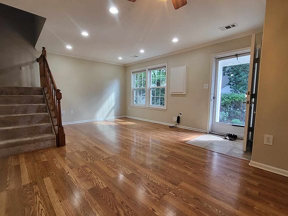 entrance/living room/dining room