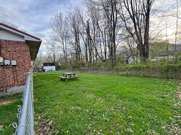 5th image of 809 Boone Pl