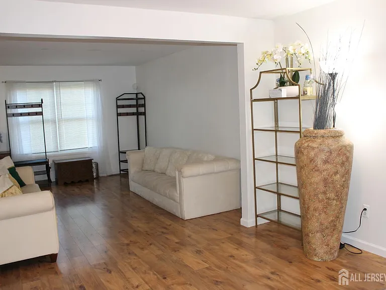 39 Independence Ct — Photo 8
