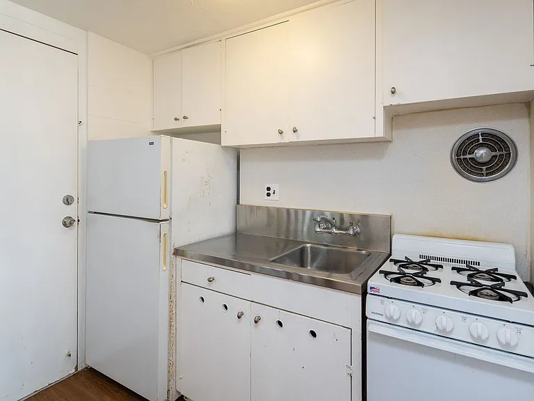 1643 Clark St #403 — Photo 5