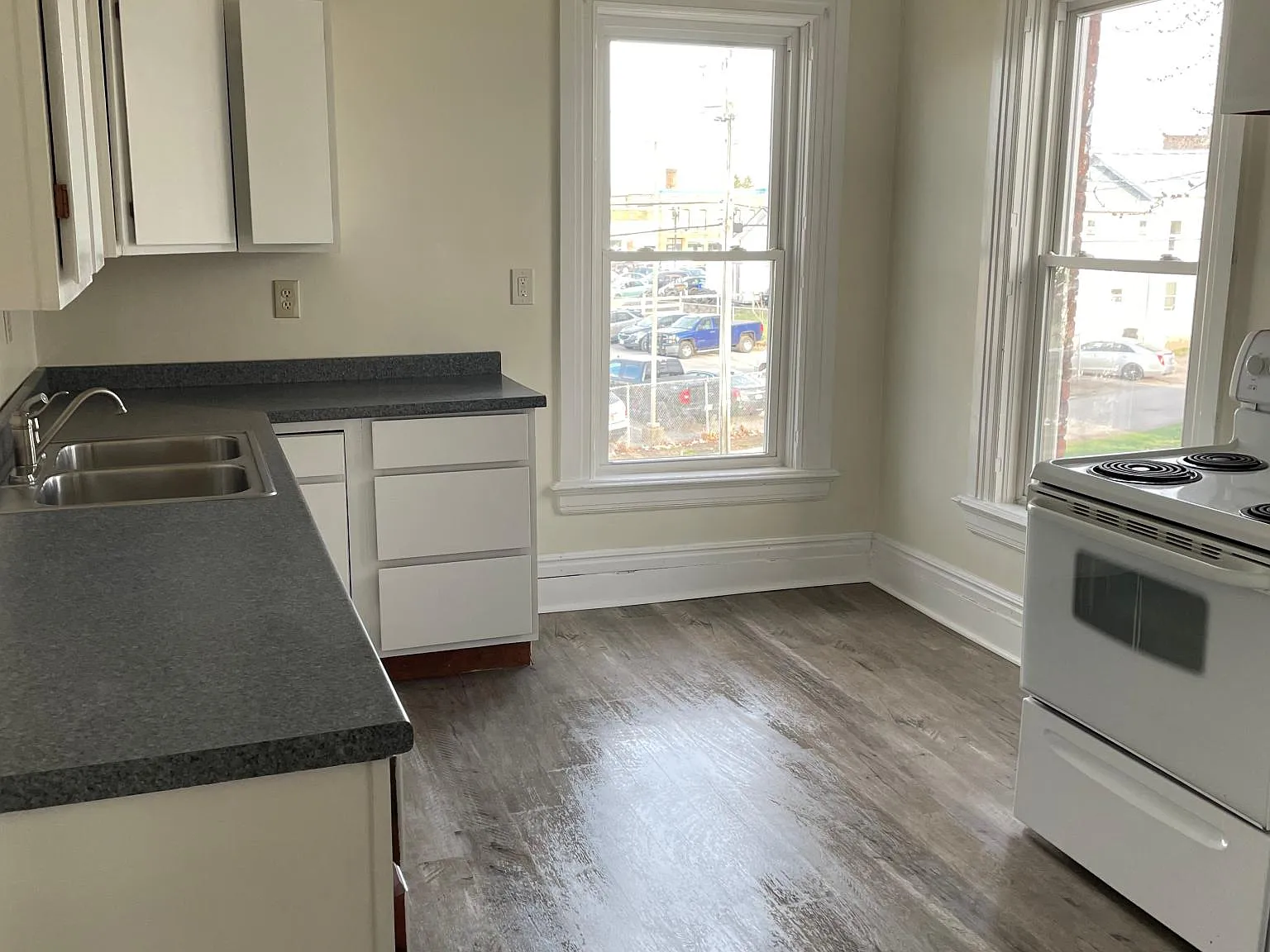 325 West Ave — Photo 2