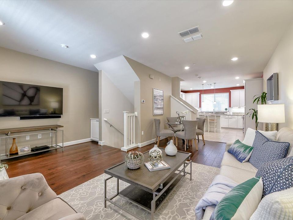 1st image of 626 Willow Bend Ct