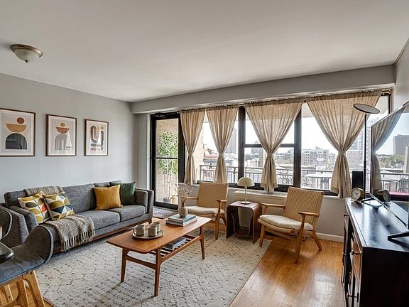 3rd image of 135 Montgomery St #8E3