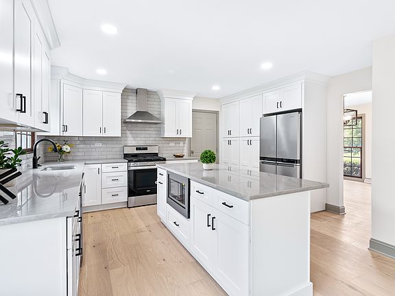 4th image of 1402 Brush Hill Cir