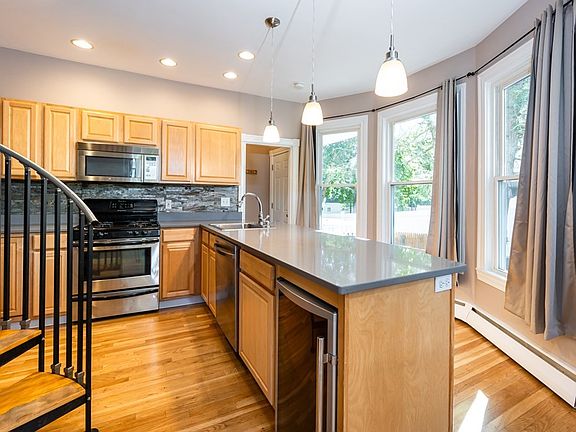 5th image of 28 Byron St #1