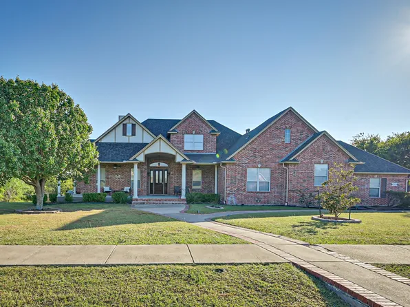 811 Mallard Pointe Dr, Cedar Hill, TX 75104