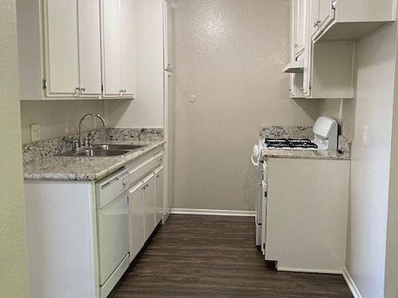4th image of 24838 Newhall Ave #25
