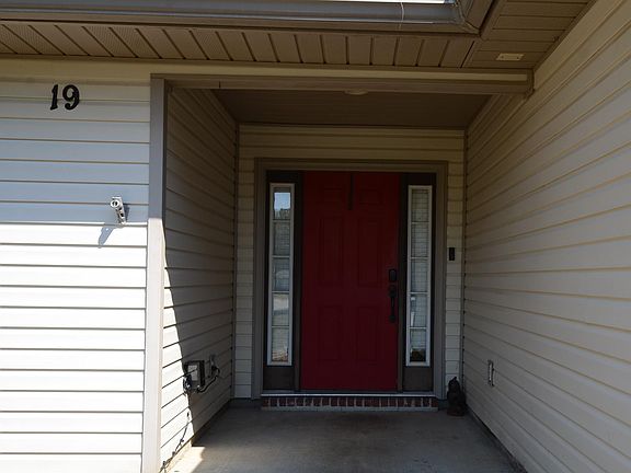 4th image of 19 Brenda Dr