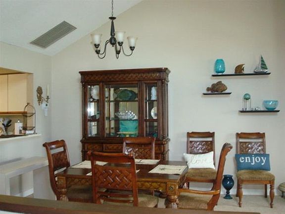 4th image of 282 Moss Oak Ln