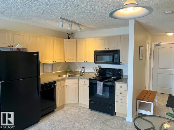 70 Woodsmere Close, Fort Saskatchewan, AB
