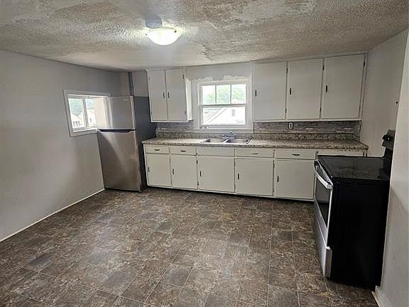 3rd image of 82 Taylor Ave