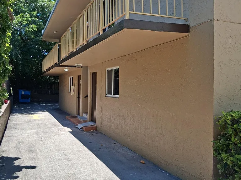 310 NW 16th Ave #1 — Photo 3