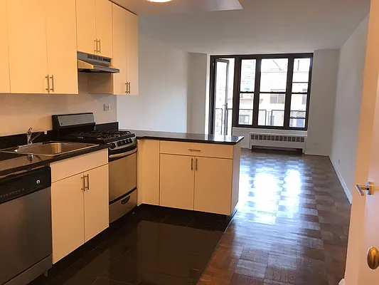 Rented by Solil Management | media 5