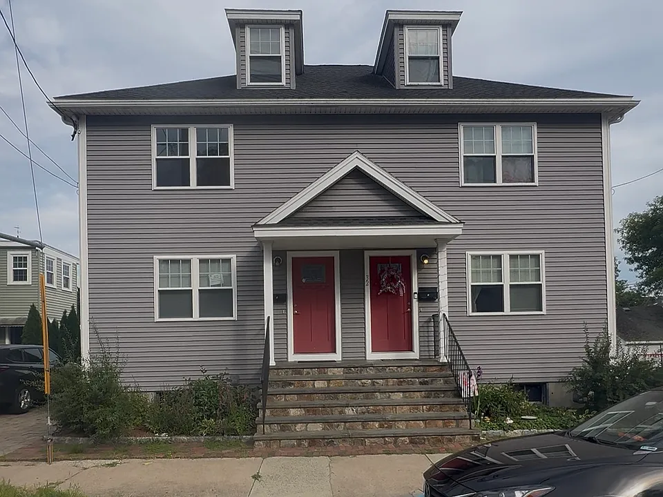 32 Chestnut St #1