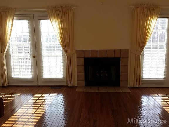 2nd image of 43801 Stoney Ln