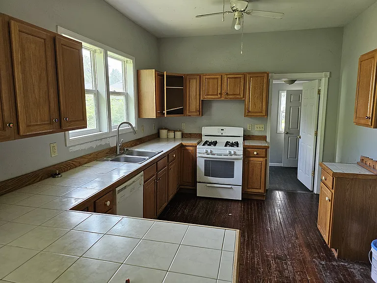 1227 Jackson St — Photo 5