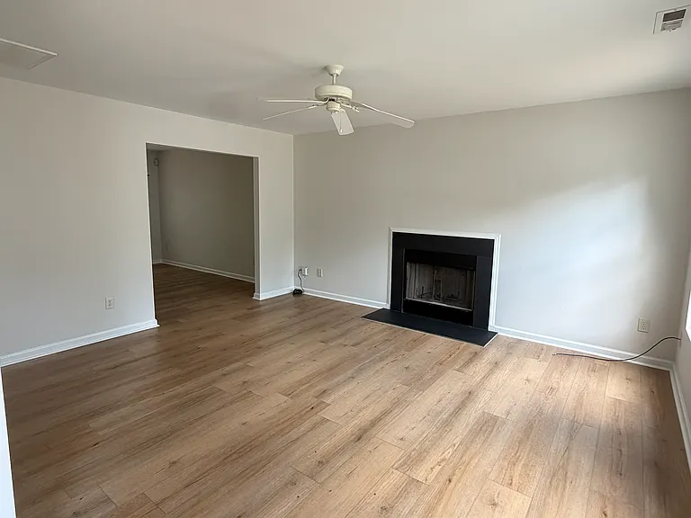 917 Roxy St — Photo 4