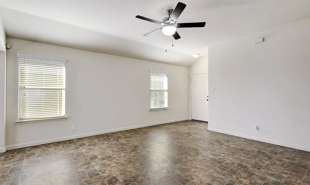 3 bed, 2.0 bath, 1373 sqft, $1,850 — Photo 4