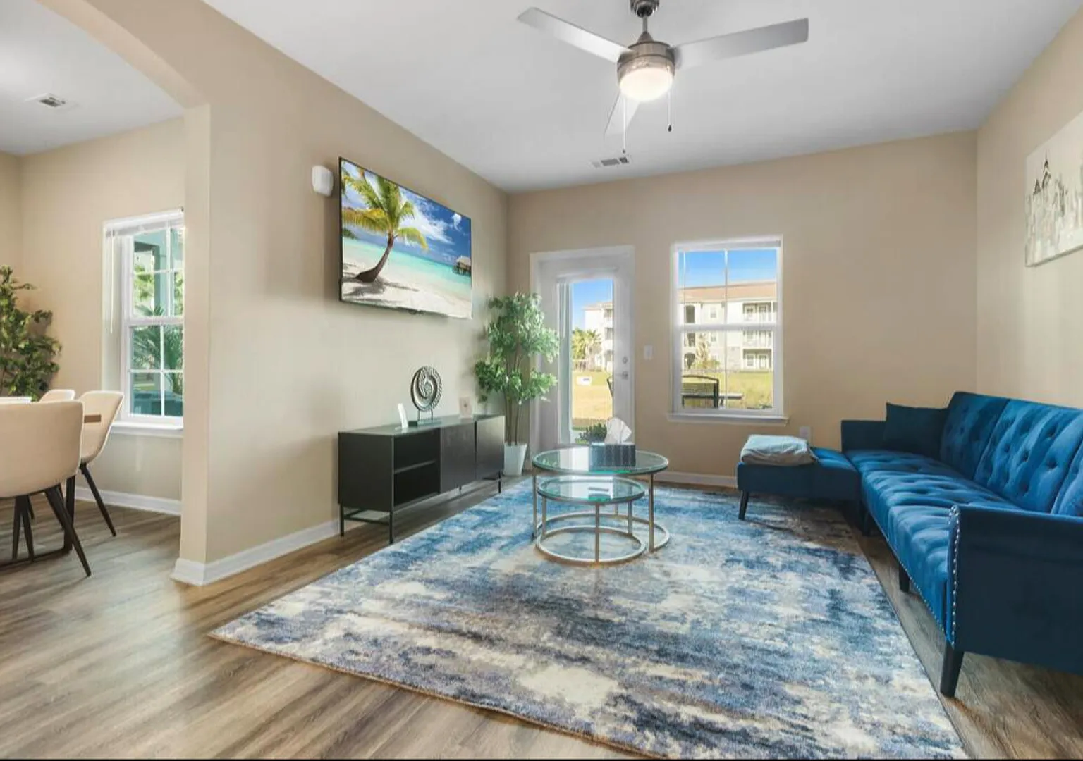 Lovely Apartment in Melbourne FL with Pool, Gym and Laundry — Photo 2