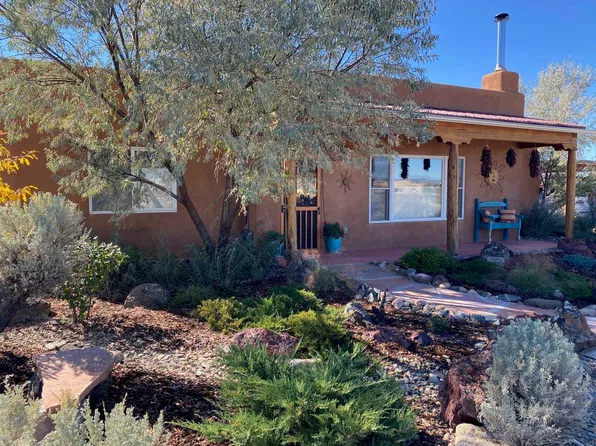 57 Camino de los Arroyos, Ranchos de Taos, NM 87557