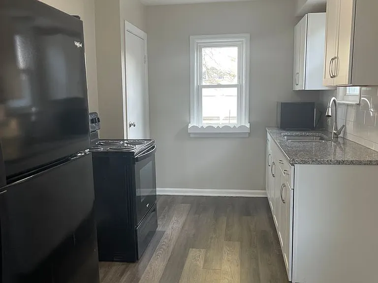 1194 E 15th Ave — Photo 5