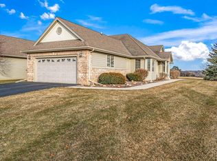 114 Eagles Cove Cir, North Prairie, WI 53153