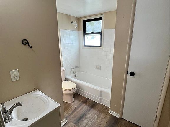 5th image of 2390 Teakwood Manor Dr