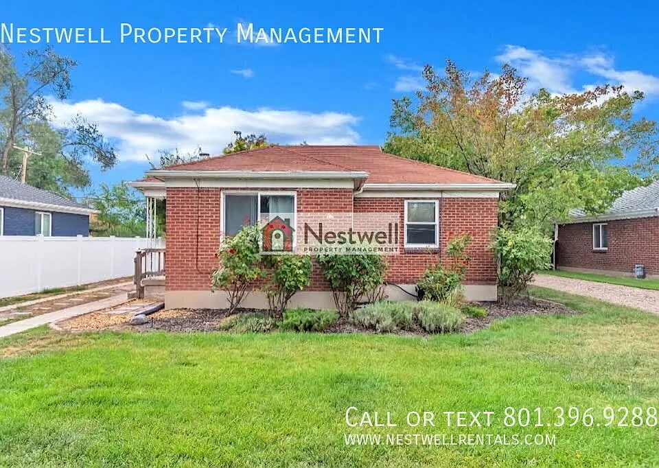 951 W Signora Dr