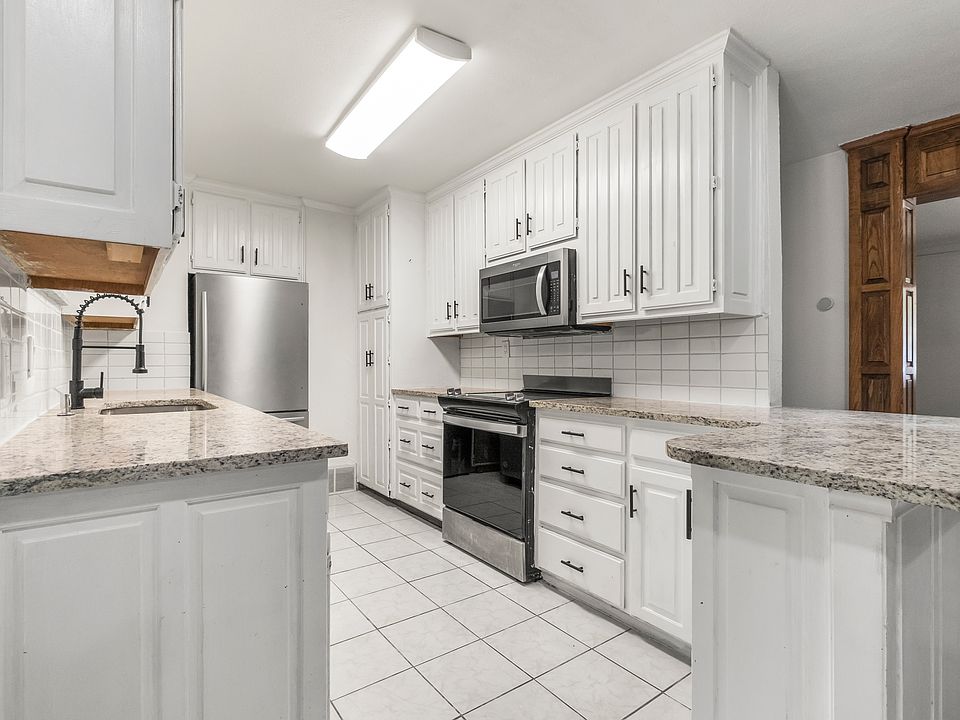 1st image of 4304 Lindsay Ln