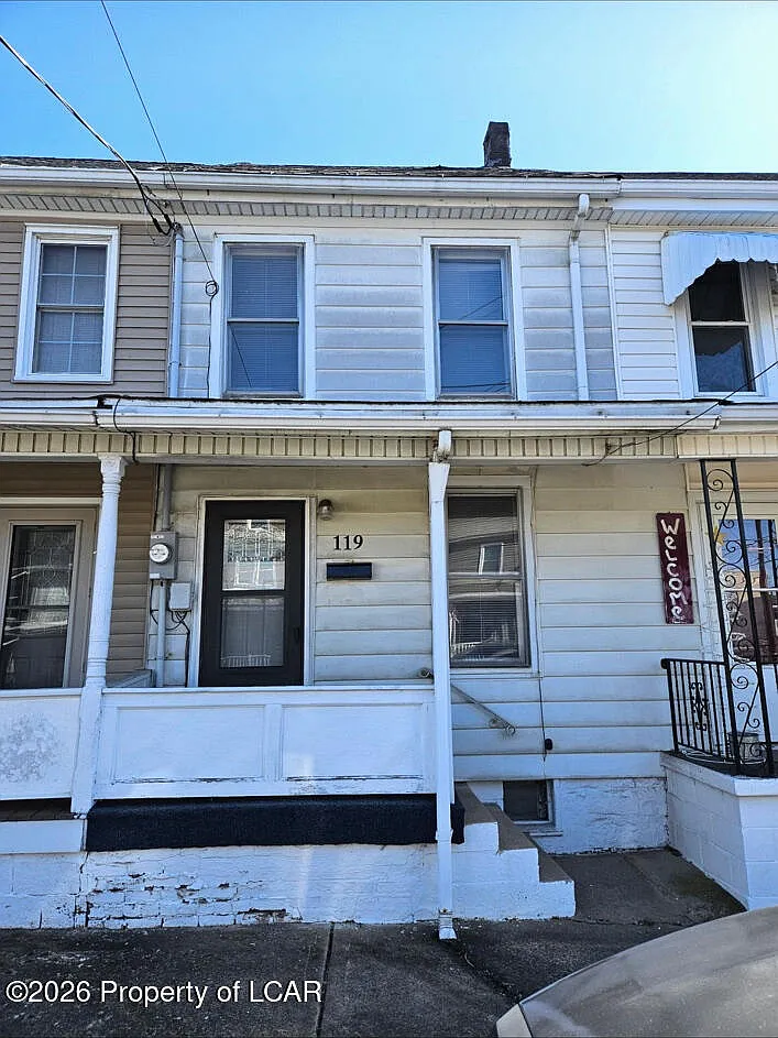 2 bed, 1.0 bath, 1008 sqft, $950 — Photo 1
