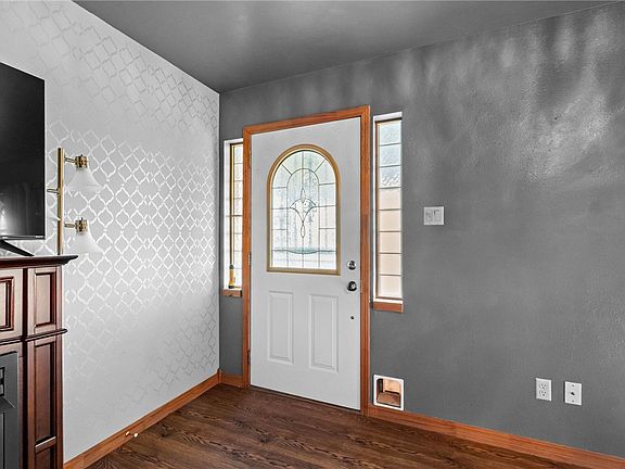 5th image of 2000 Lakeshore Ln