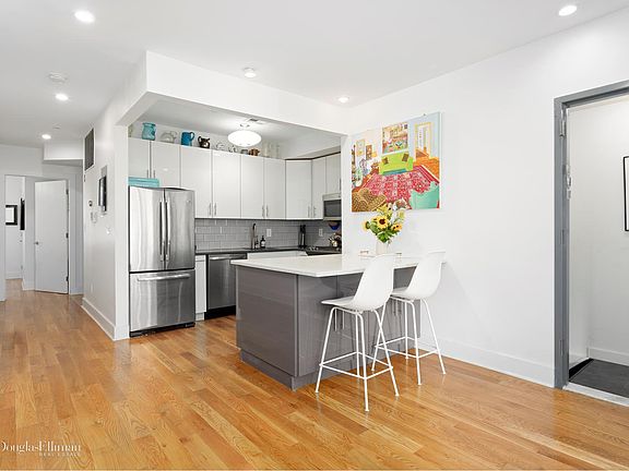 4th image of 739 Lafayette Ave #1