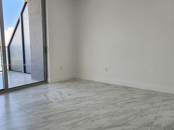 5th image of 488 NE 18th St Unit 4003
